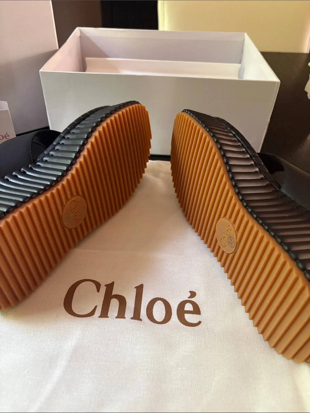 Like Chloe elevated platform